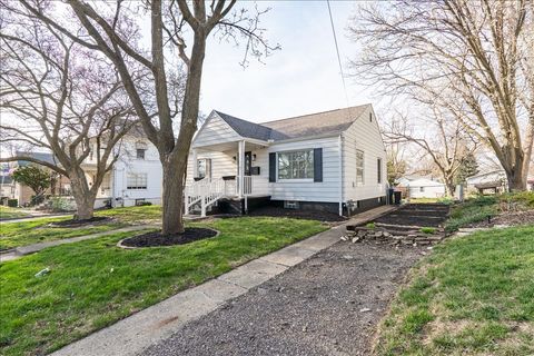 Tiny photo for 8 Felton Place, Bloomington, IL 61701 (MLS # 12606755)