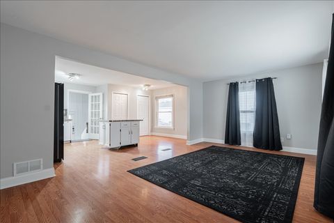 Tiny photo for 8 Felton Place, Bloomington, IL 61701 (MLS # 12606755)