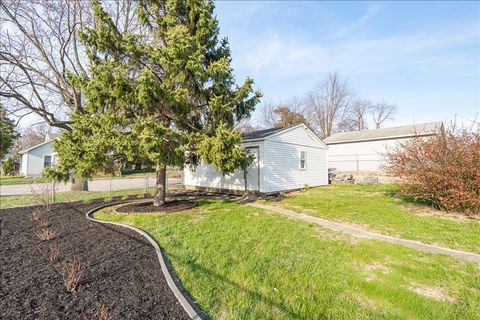 Tiny photo for 8 Felton Place, Bloomington, IL 61701 (MLS # 12606755)