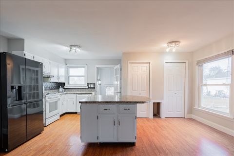 Tiny photo for 8 Felton Place, Bloomington, IL 61701 (MLS # 12606755)