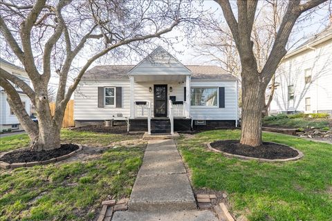 Photo of 8 Felton Place, Bloomington, IL 61701 (MLS # 12606755)