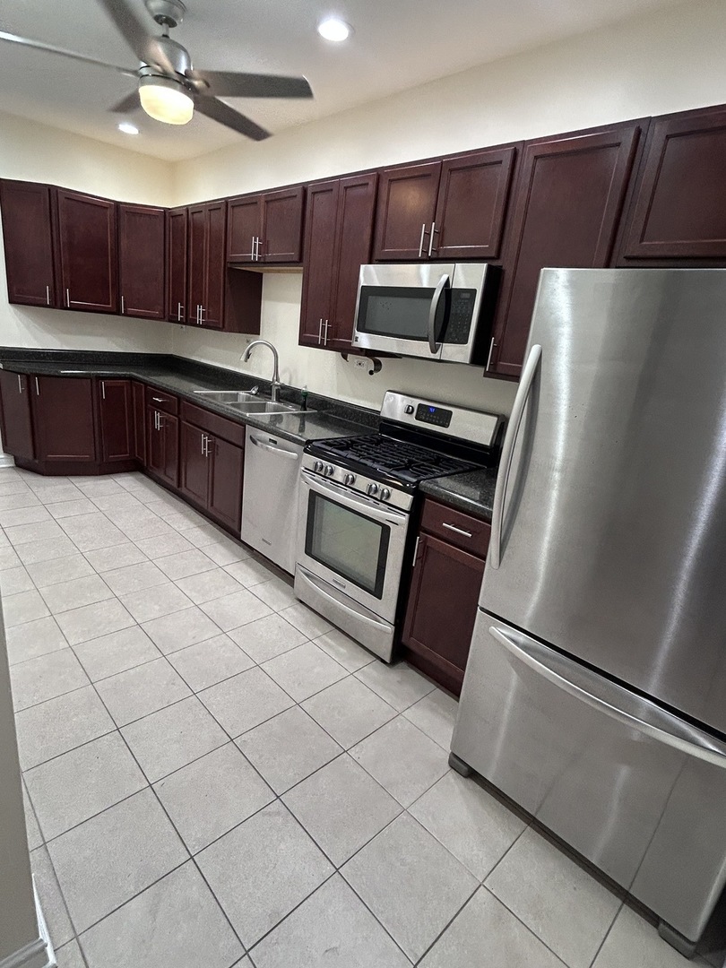 720 N Throop Street 3F