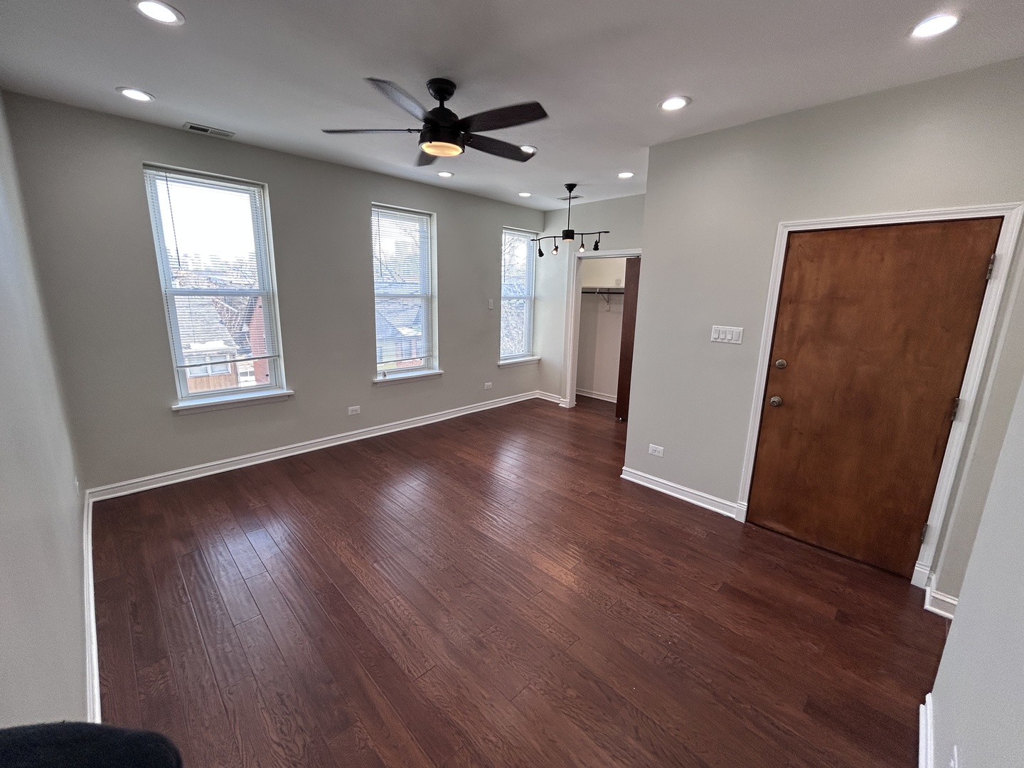 720 N Throop Street 3F