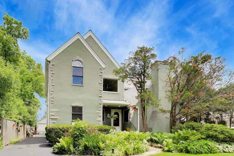 Photo of 124 Lockerbie Lane, Wilmette, IL 60091 (MLS # 12675160)