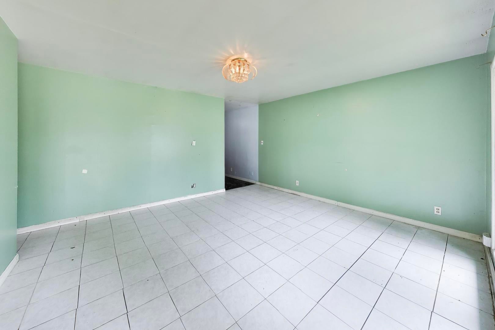 619 Parkside Circle