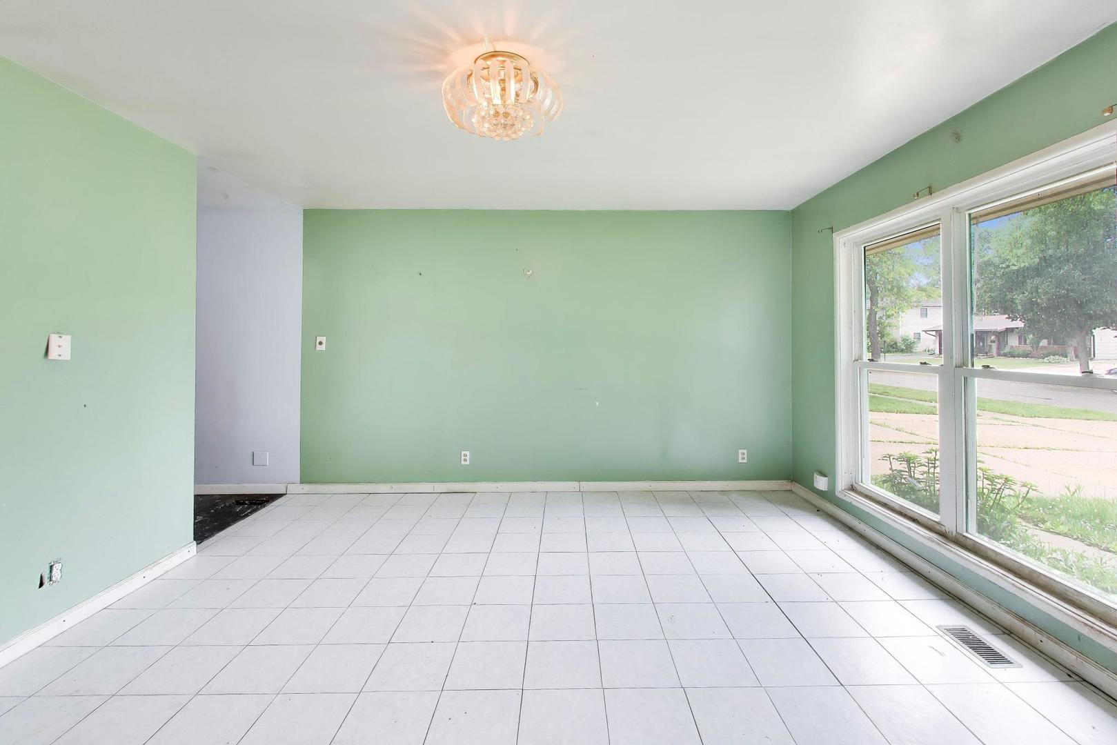619 Parkside Circle