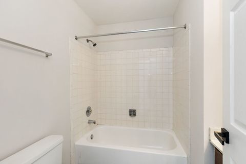 Tiny photo for 628 Mallard Court #B2, Bartlett, IL 60103 (MLS # 12615490)