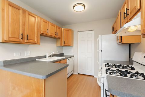 Tiny photo for 628 Mallard Court #B2, Bartlett, IL 60103 (MLS # 12615490)