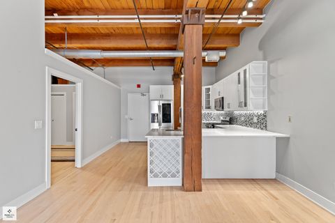 Tiny photo for 701 W Jackson Boulevard #302B, Chicago, IL 60661 (MLS # 12485391)