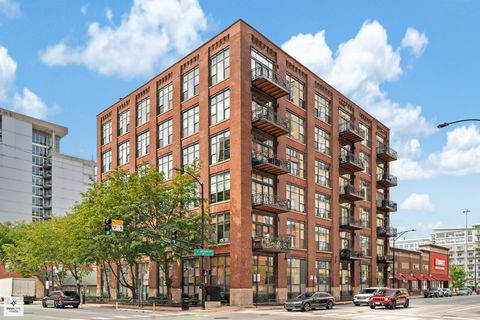 Photo of 701 W Jackson Boulevard #302B, Chicago, IL 60661 (MLS # 12485391)