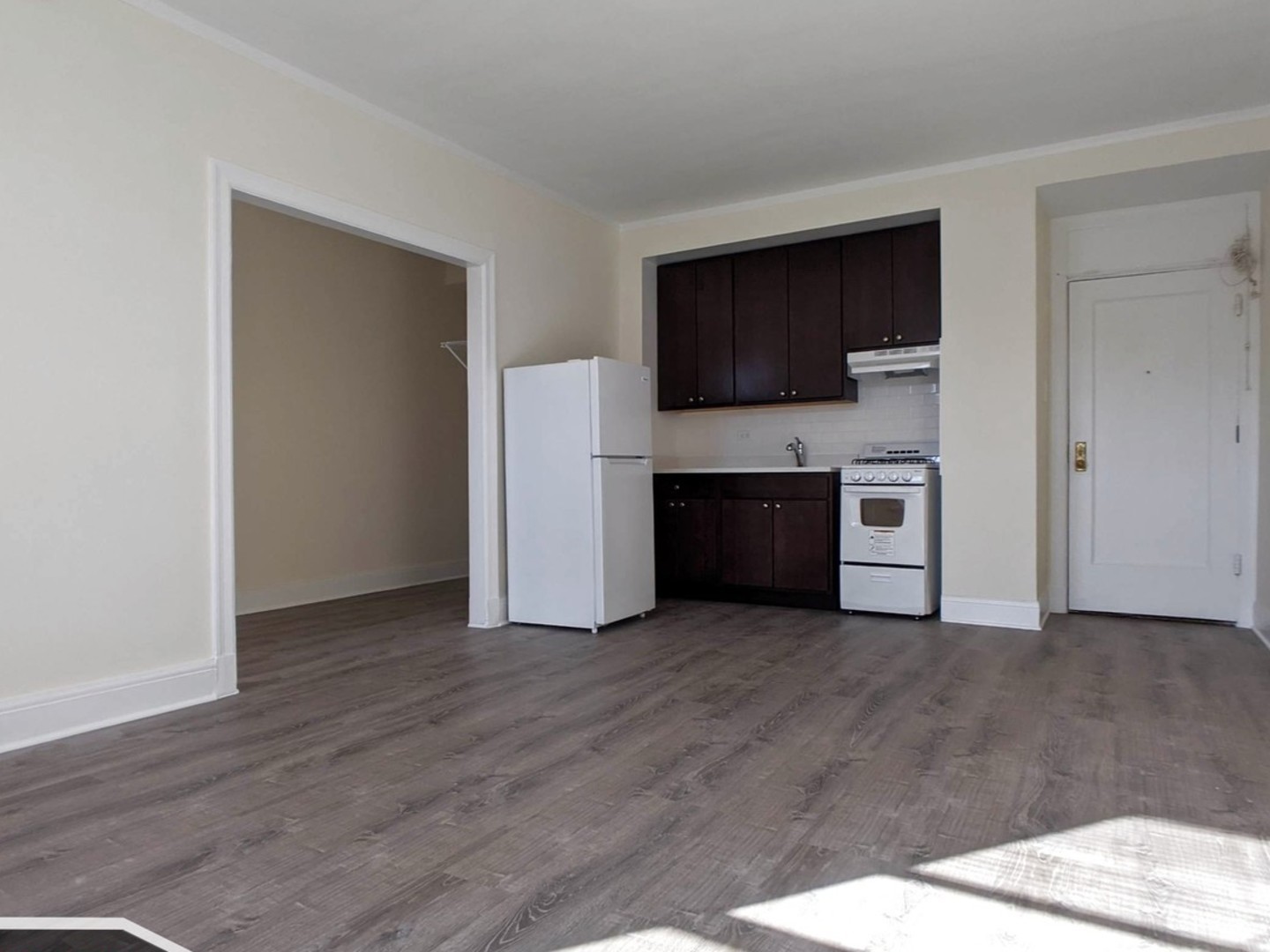 3335 W Diversey Avenue 215