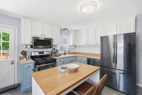 Tiny photo for 256 WALNUT Drive, St. Charles, IL 60174 (MLS # 12686092)