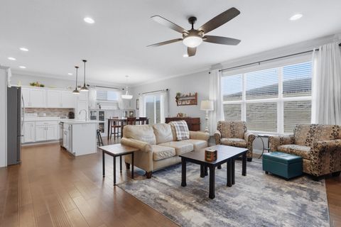 Tiny photo for 4428 Slate Creek Drive, Bettendorf, IA 52722 (MLS # 12584664)