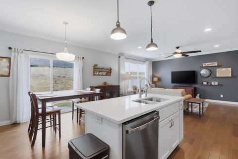 Tiny photo for 4428 Slate Creek Drive, Bettendorf, IA 52722 (MLS # 12584664)