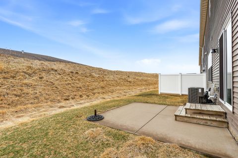 Tiny photo for 4428 Slate Creek Drive, Bettendorf, IA 52722 (MLS # 12584664)