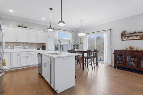 Tiny photo for 4428 Slate Creek Drive, Bettendorf, IA 52722 (MLS # 12584664)