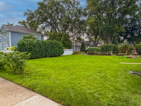Tiny photo for 2105 E Kensington Road, Arlington Heights, IL 60004 (MLS # 12735840)