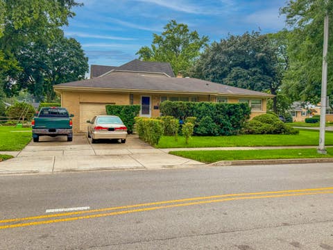 Photo of 2105 E Kensington Road, Arlington Heights, IL 60004 (MLS # 12735840)