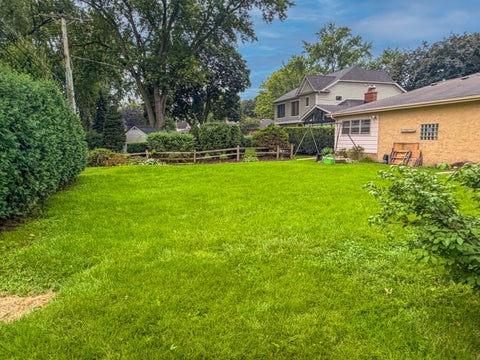 Tiny photo for 2105 E Kensington Road, Arlington Heights, IL 60004 (MLS # 12735840)