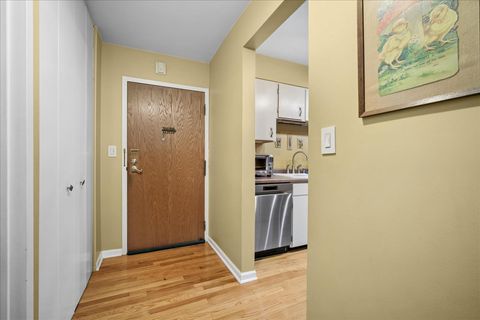 Tiny photo for 1515 E Central Road #462B, Arlington Heights, IL 60005 (MLS # 12656859)