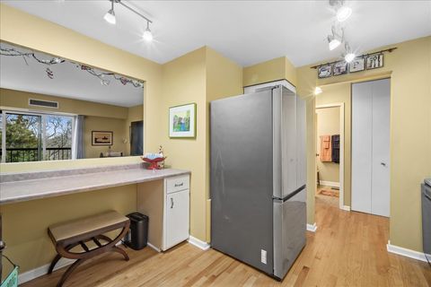 Tiny photo for 1515 E Central Road #462B, Arlington Heights, IL 60005 (MLS # 12656859)