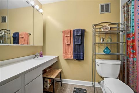 Tiny photo for 1515 E Central Road #462B, Arlington Heights, IL 60005 (MLS # 12656859)
