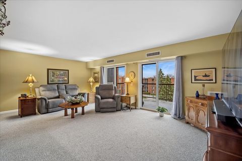 Tiny photo for 1515 E Central Road #462B, Arlington Heights, IL 60005 (MLS # 12656859)