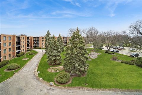 Tiny photo for 1515 E Central Road #462B, Arlington Heights, IL 60005 (MLS # 12656859)
