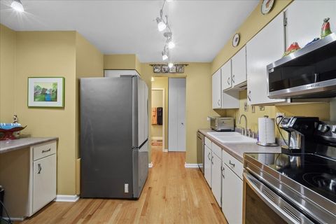 Tiny photo for 1515 E Central Road #462B, Arlington Heights, IL 60005 (MLS # 12656859)