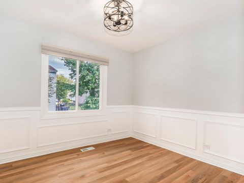Tiny photo for 5015 Rochester Drive, Hoffman Estates, IL 60010 (MLS # 12489423)