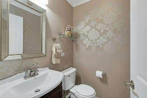 Tiny photo for 1011 N South Elgin Boulevard, South Elgin, IL 60177 (MLS # 12721485)