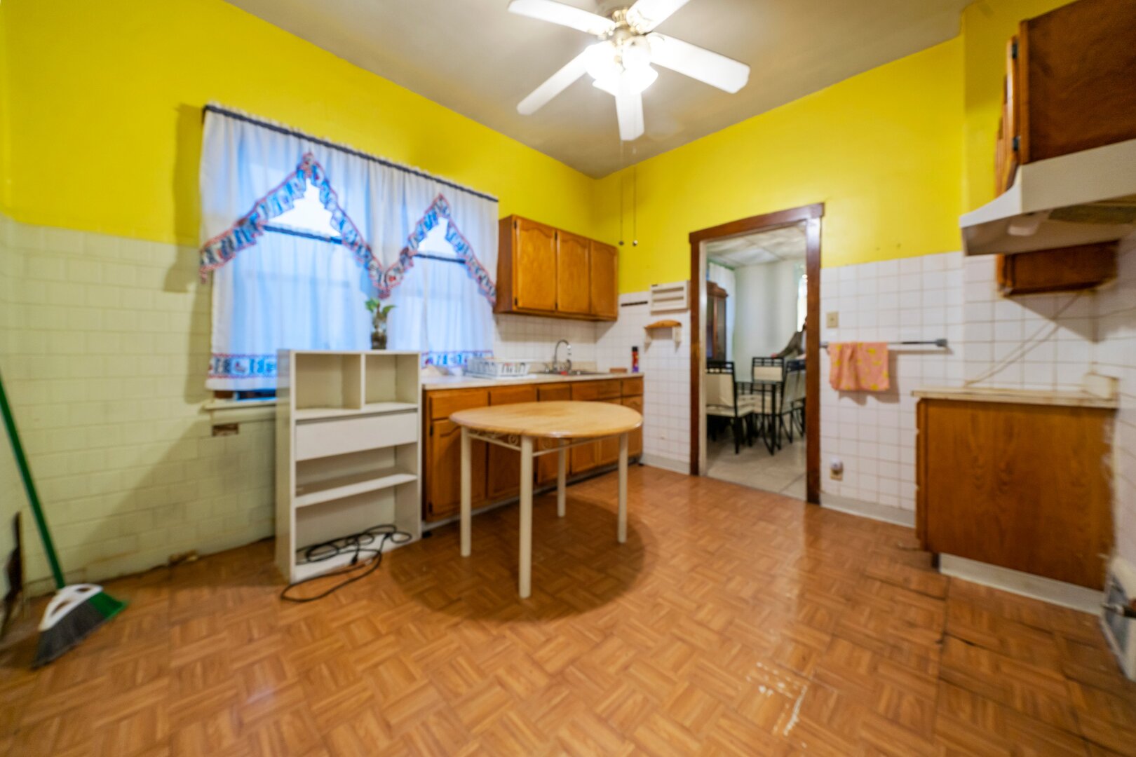 1623 N Artesian Avenue