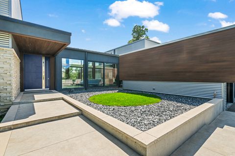 Tiny photo for 711 Becker Road, Glenview, IL 60025 (MLS # 12508323)