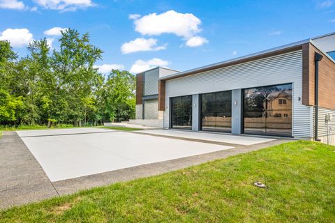 Tiny photo for 711 Becker Road, Glenview, IL 60025 (MLS # 12508323)