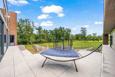 Tiny photo for 711 Becker Road, Glenview, IL 60025 (MLS # 12508323)