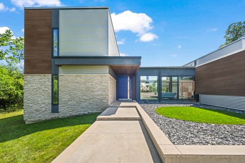 Tiny photo for 711 Becker Road, Glenview, IL 60025 (MLS # 12508323)