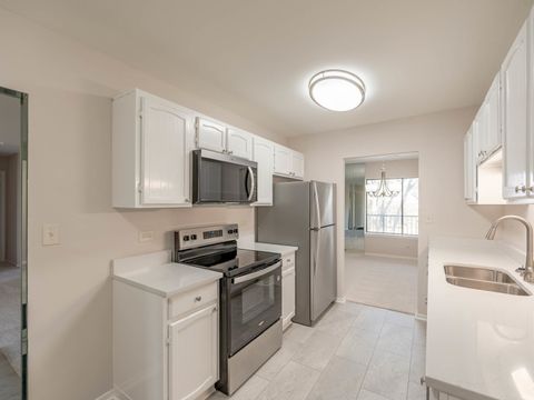 Tiny photo for 3050 Pheasant Creek Drive #407, Northbrook, IL 60062 (MLS # 12512206)