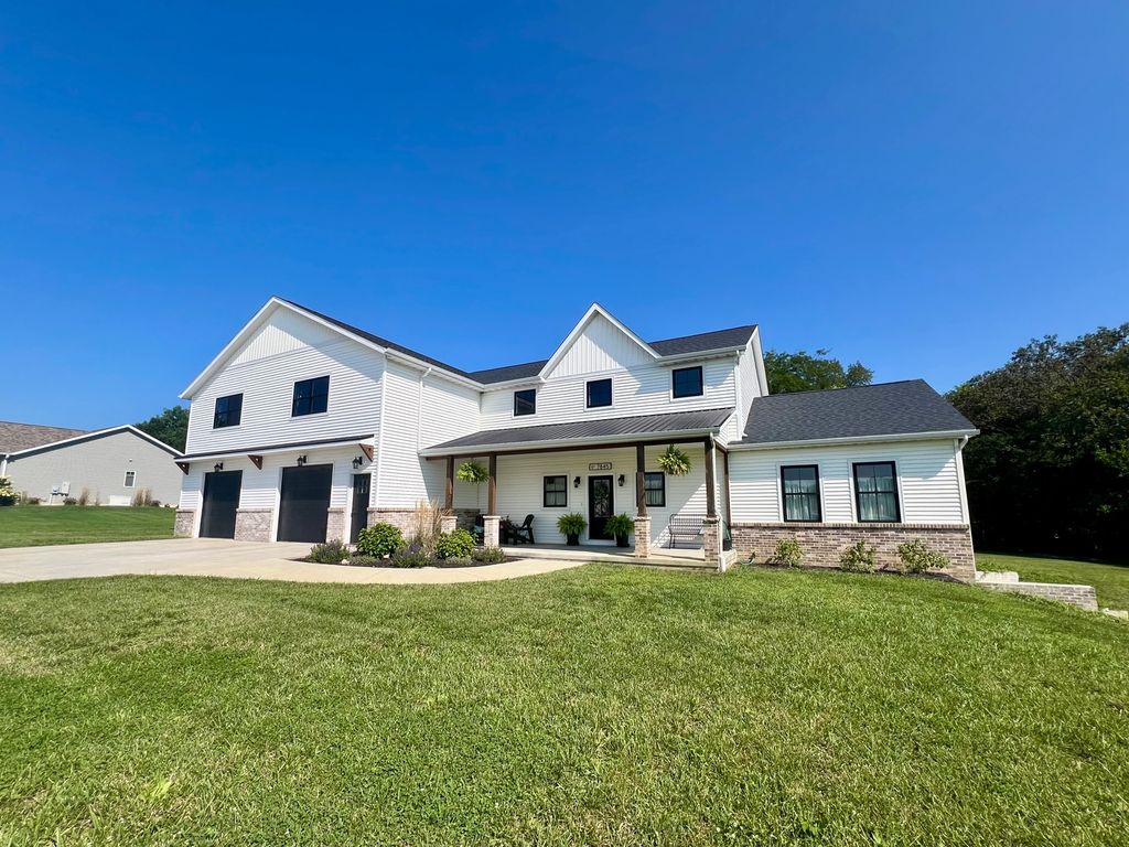 Photo for 7845 Fitzgerald Road, Clinton, IL 61727 (MLS # 12443496)