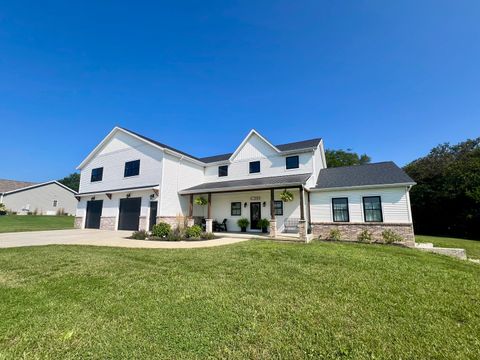 Photo of 7845 Fitzgerald Road, Clinton, IL 61727 (MLS # 12443496) Photo of 7845 Fitzgerald Road, Clinton, IL 61727 (MLS # 12443496)