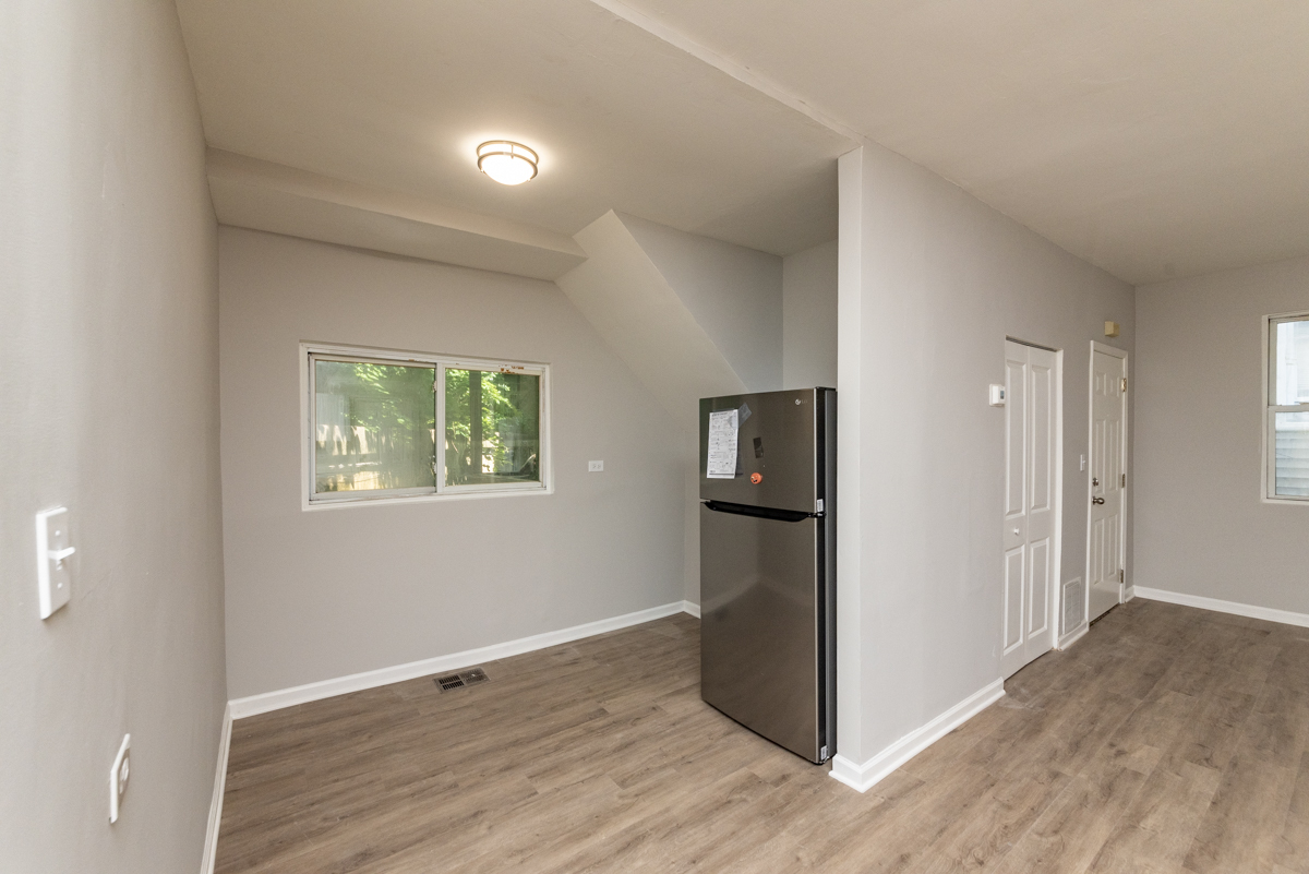 1022 W fry Street CH1