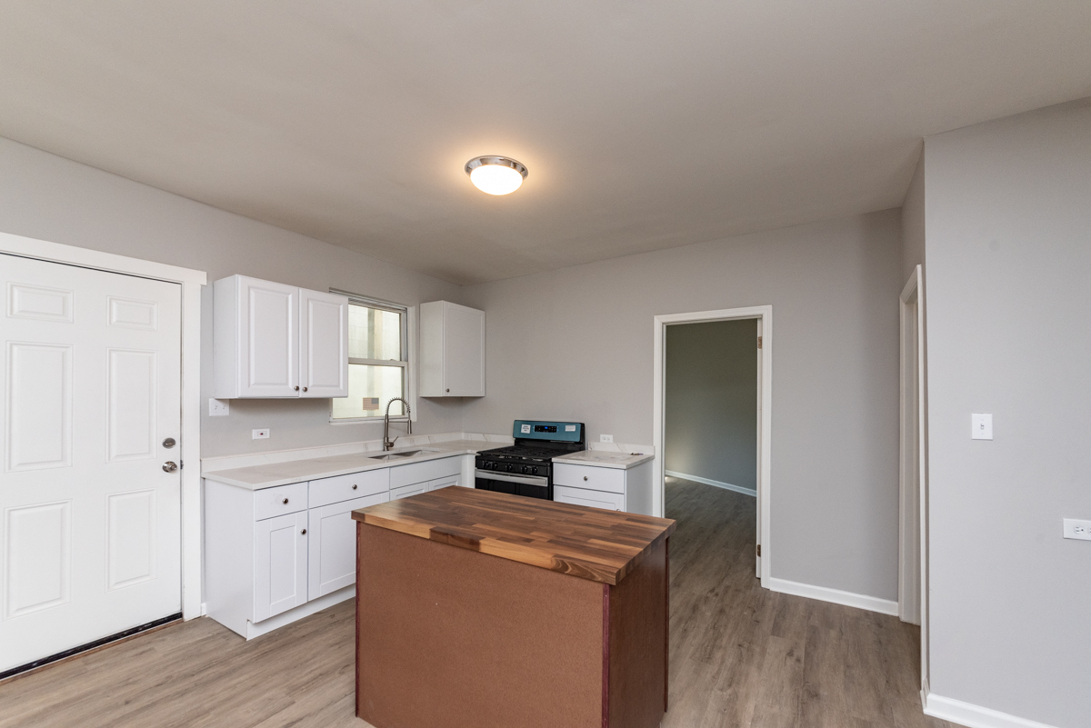 1022 W fry Street CH1