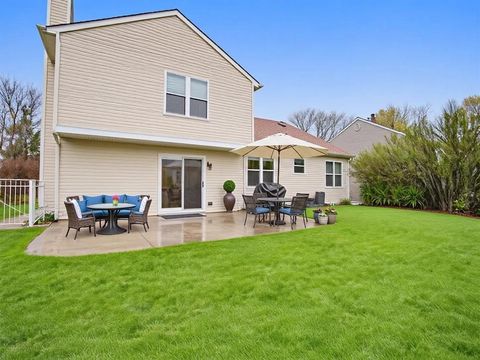 Tiny photo for 814 Dunhill Drive, Buffalo Grove, IL 60089 (MLS # 12610632)