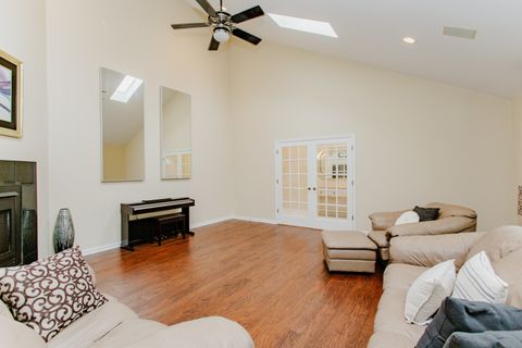 Tiny photo for 814 Dunhill Drive, Buffalo Grove, IL 60089 (MLS # 12610632)