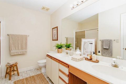 Tiny photo for 814 Dunhill Drive, Buffalo Grove, IL 60089 (MLS # 12610632)