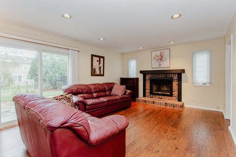 Tiny photo for 814 Dunhill Drive, Buffalo Grove, IL 60089 (MLS # 12610632)