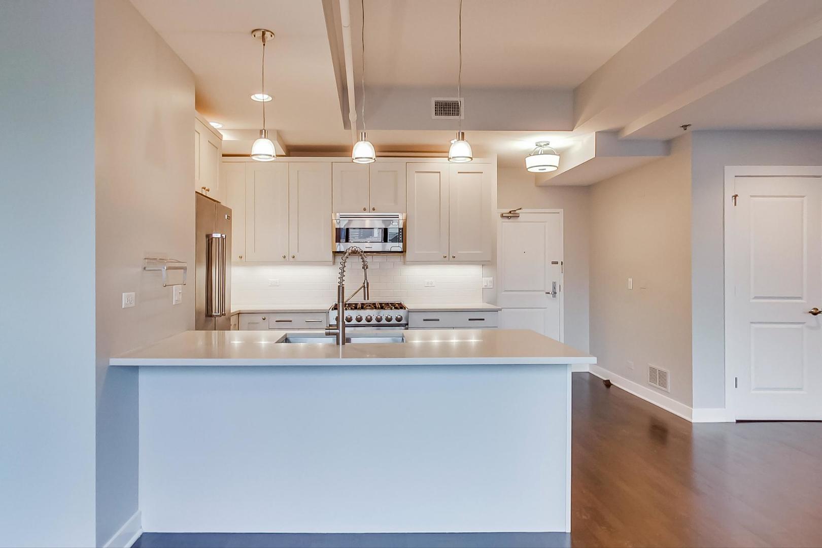 720 W RANDOLPH Street PH3