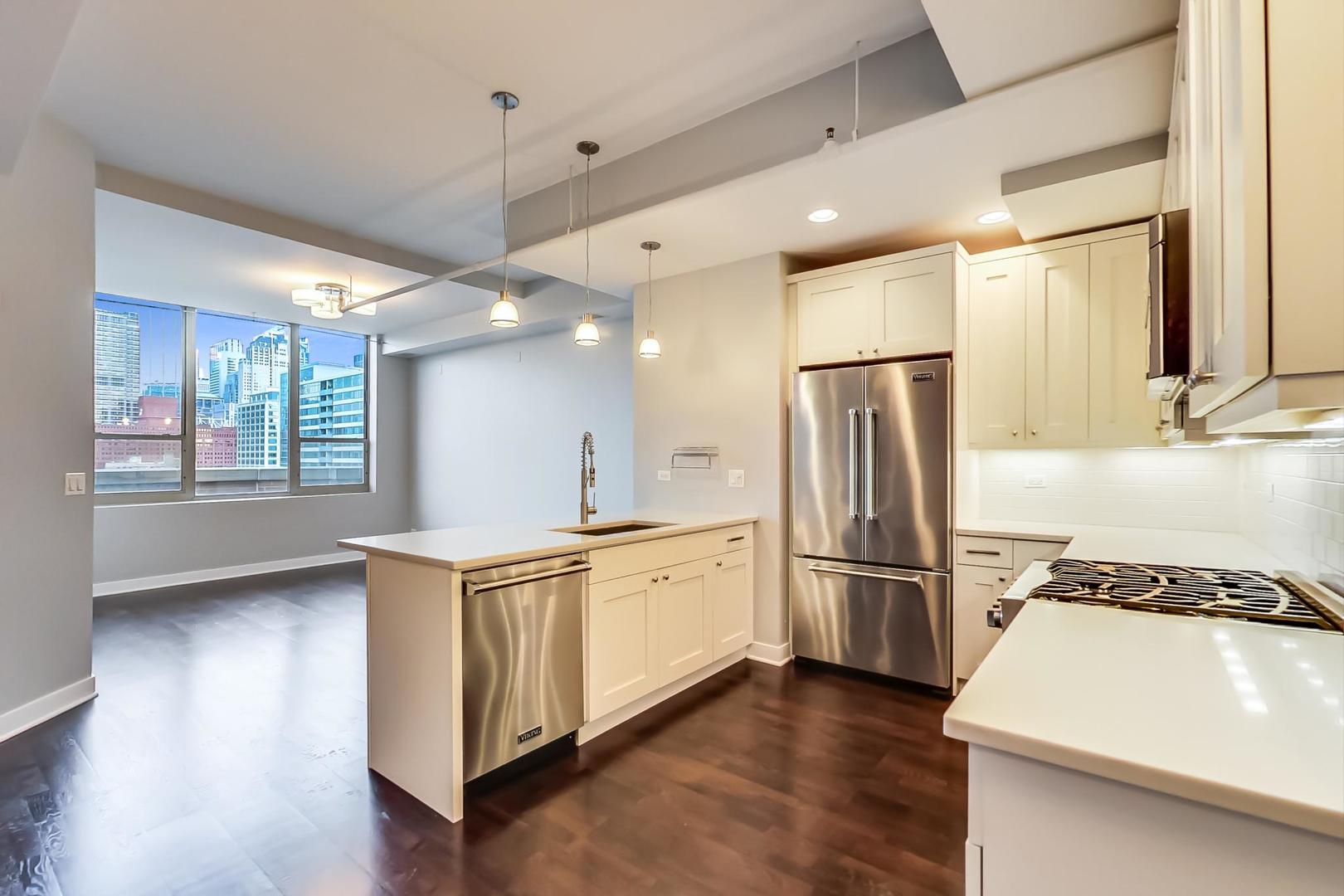 720 W RANDOLPH Street PH3