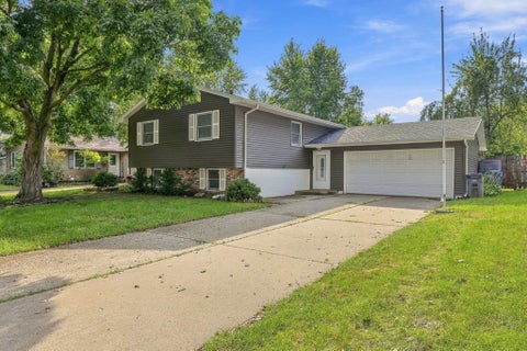 Tiny photo for 3330 Fairview Drive, Bettendorf, IA 52722 (MLS # 12762944)