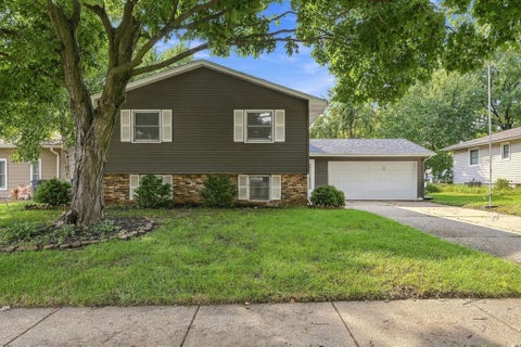Photo of 3330 Fairview Drive, Bettendorf, IA 52722 (MLS # 12762944)