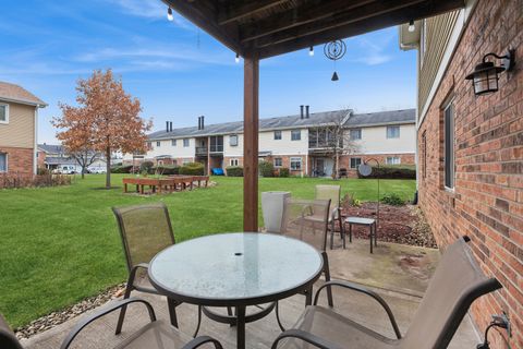 Tiny photo for 724 Maplewood Court #34-B, Willowbrook, IL 60527 (MLS # 12538471)